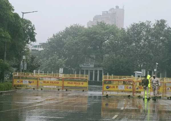 वीकेंड कर्फ्यू के बीच दिल्ली सरकार का बड़ा फैसला, रविवार को पाबंदियों से इन्हें मिलेगी छूट